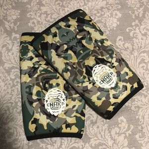 Inaka Power V2 Knee Sleeves-Comrade Green